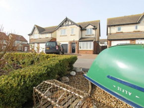 4 Bed in Seahouses CN074